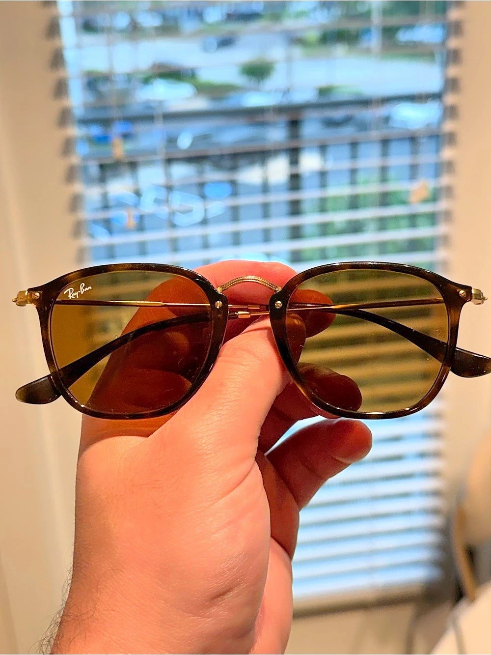 Ray-Ban Round Fleck Sunglasses Brown Like New